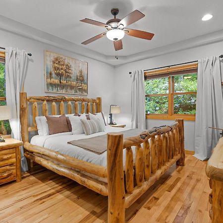 Lux Mtn Cabin - Hot Tub, Fire Pit, Game Room Франклин Екстериор снимка