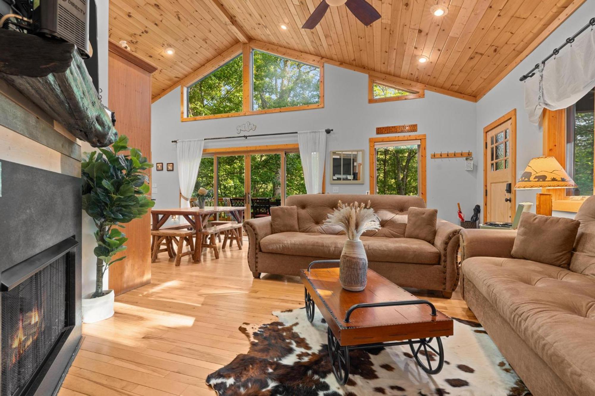 Lux Mtn Cabin - Hot Tub, Fire Pit, Game Room Франклин Екстериор снимка