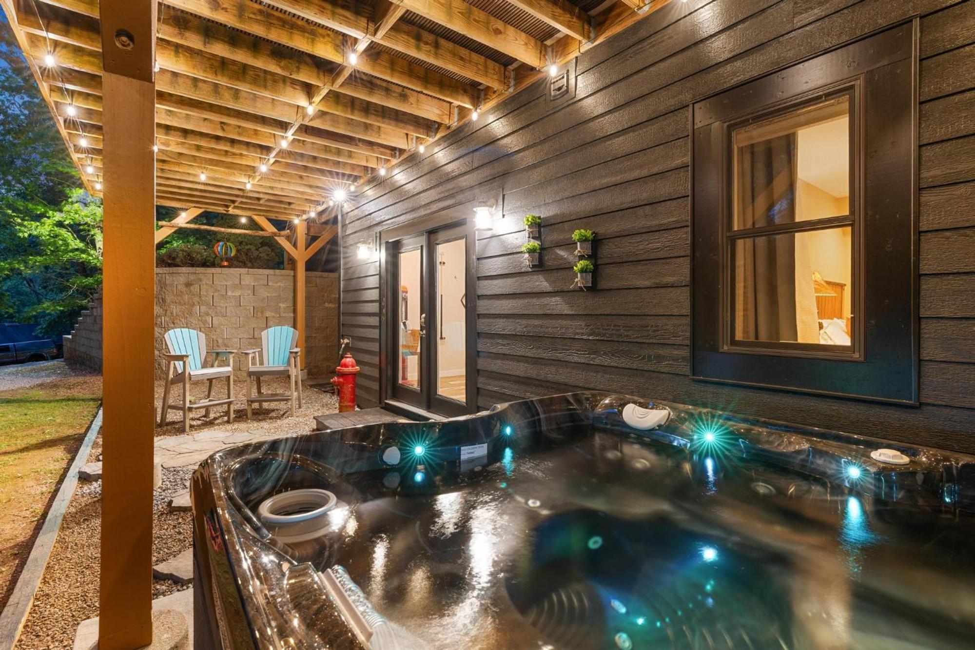 Lux Mtn Cabin - Hot Tub, Fire Pit, Game Room Франклин Екстериор снимка