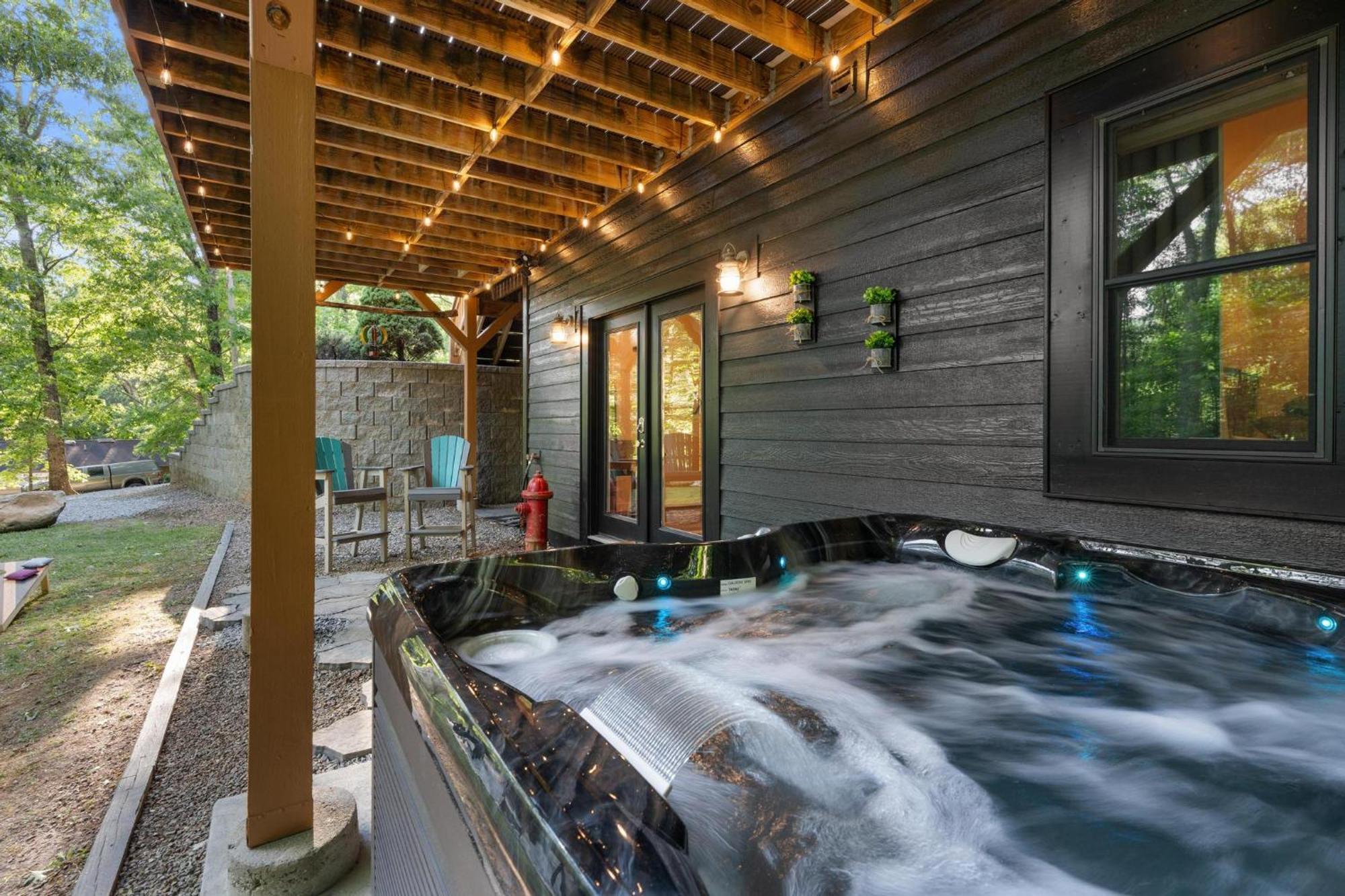 Lux Mtn Cabin - Hot Tub, Fire Pit, Game Room Франклин Екстериор снимка