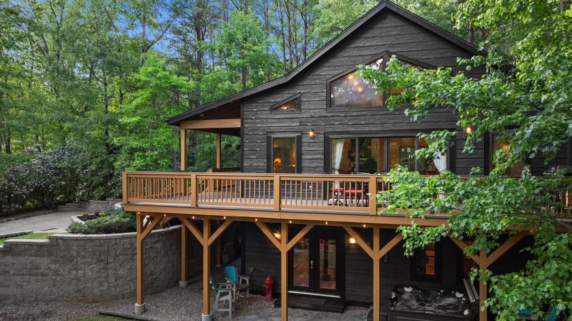 Lux Mtn Cabin - Hot Tub, Fire Pit, Game Room Франклин Екстериор снимка