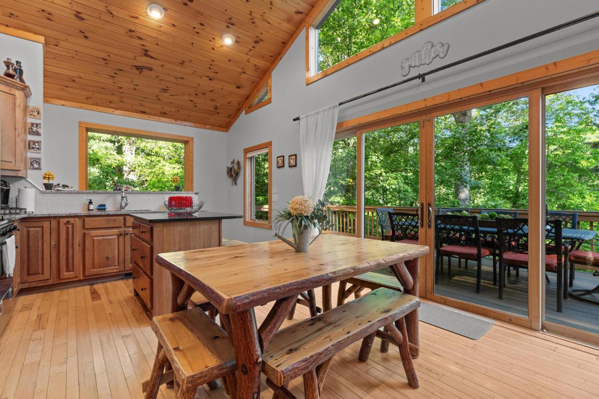Lux Mtn Cabin - Hot Tub, Fire Pit, Game Room Франклин Екстериор снимка
