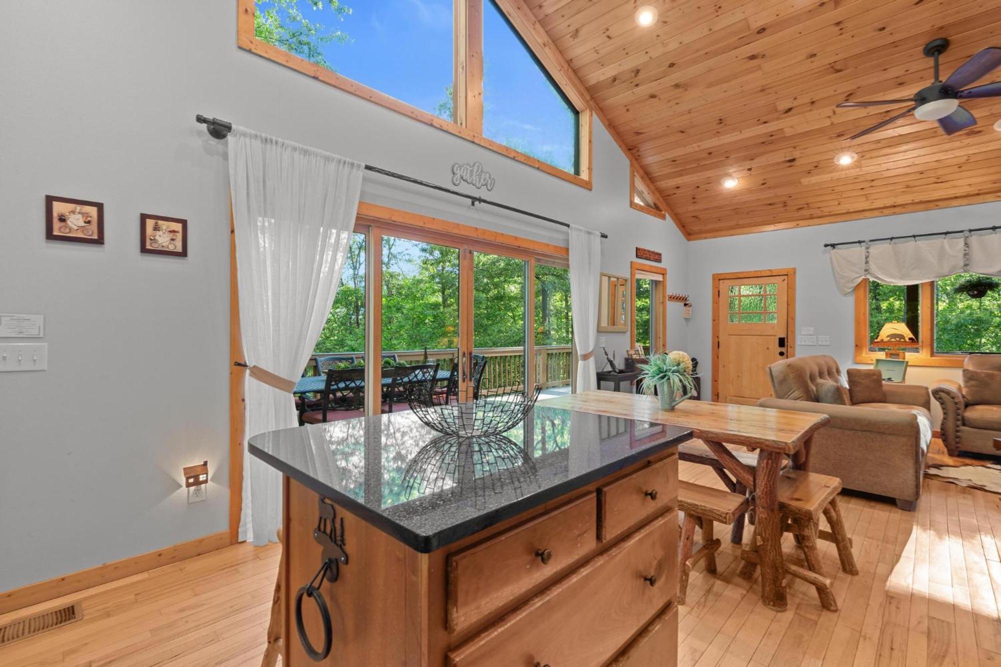 Lux Mtn Cabin - Hot Tub, Fire Pit, Game Room Франклин Екстериор снимка