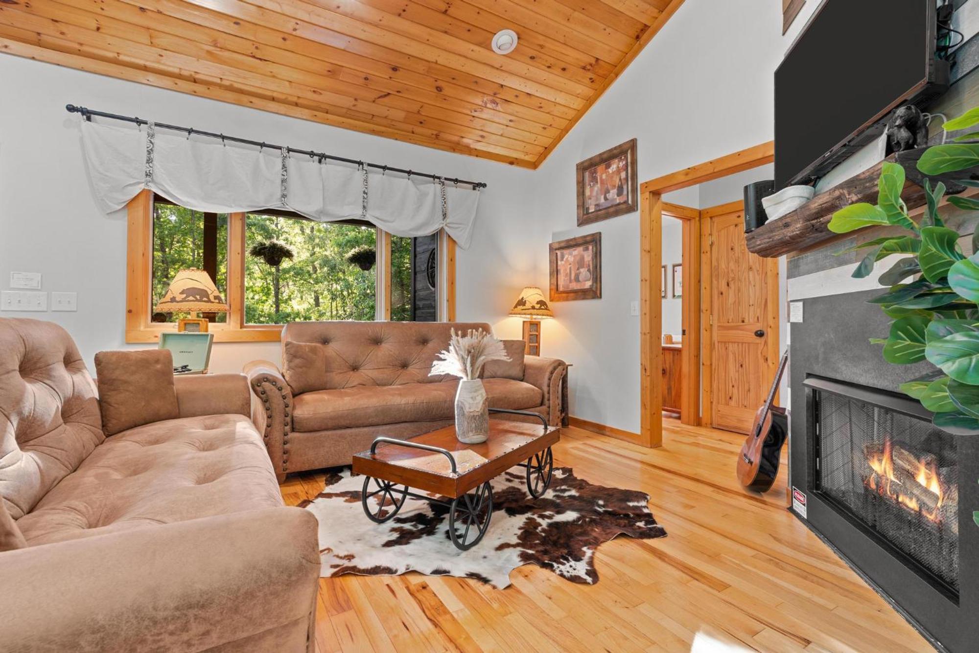 Lux Mtn Cabin - Hot Tub, Fire Pit, Game Room Франклин Екстериор снимка