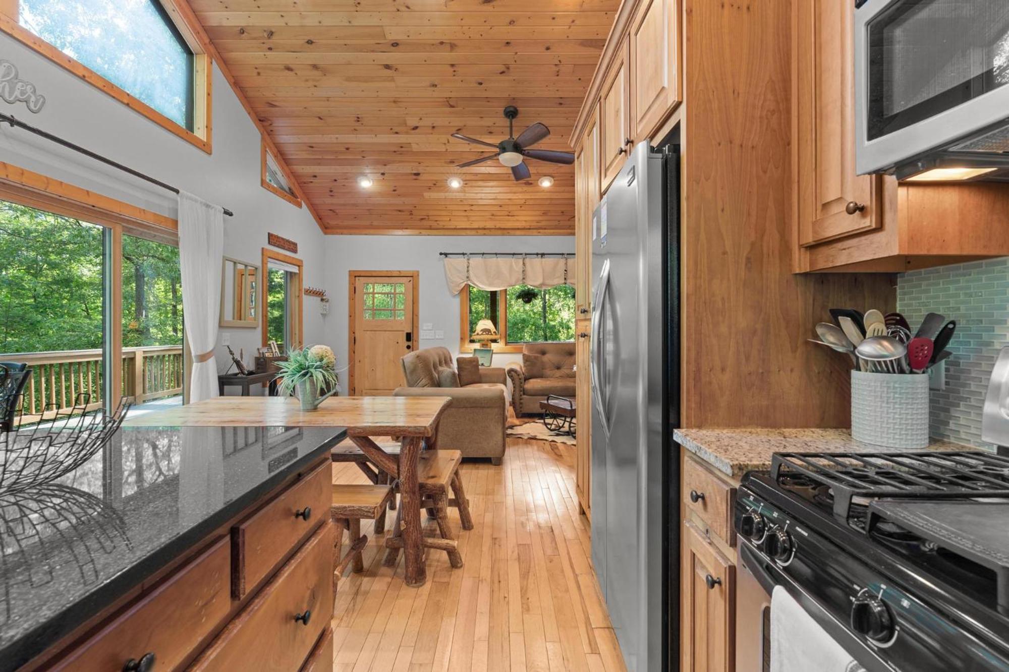 Lux Mtn Cabin - Hot Tub, Fire Pit, Game Room Франклин Екстериор снимка
