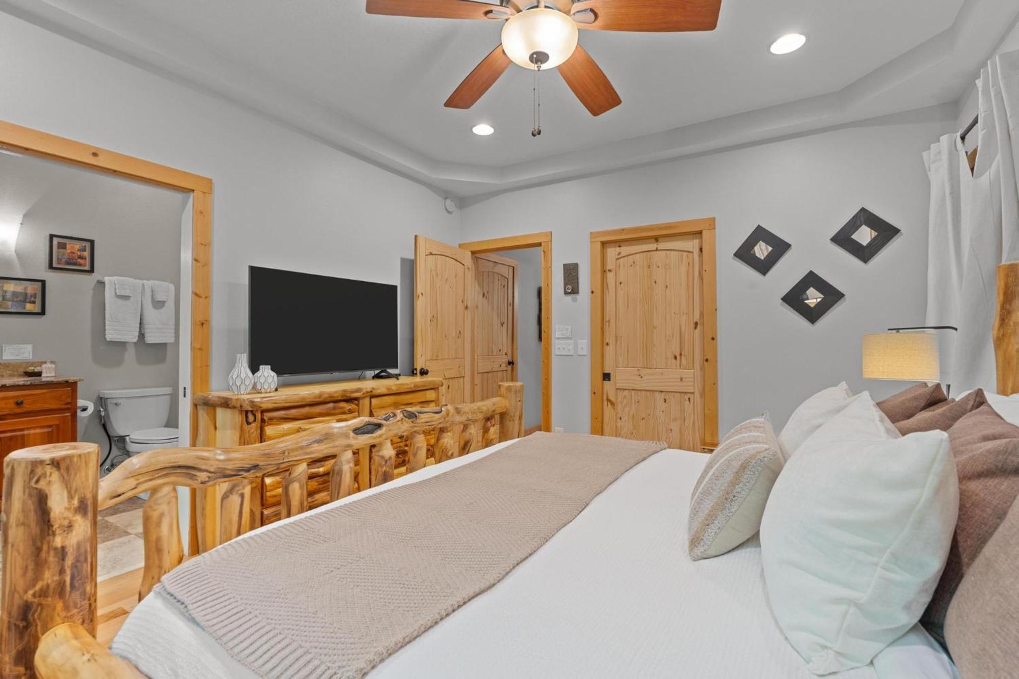 Lux Mtn Cabin - Hot Tub, Fire Pit, Game Room Франклин Екстериор снимка